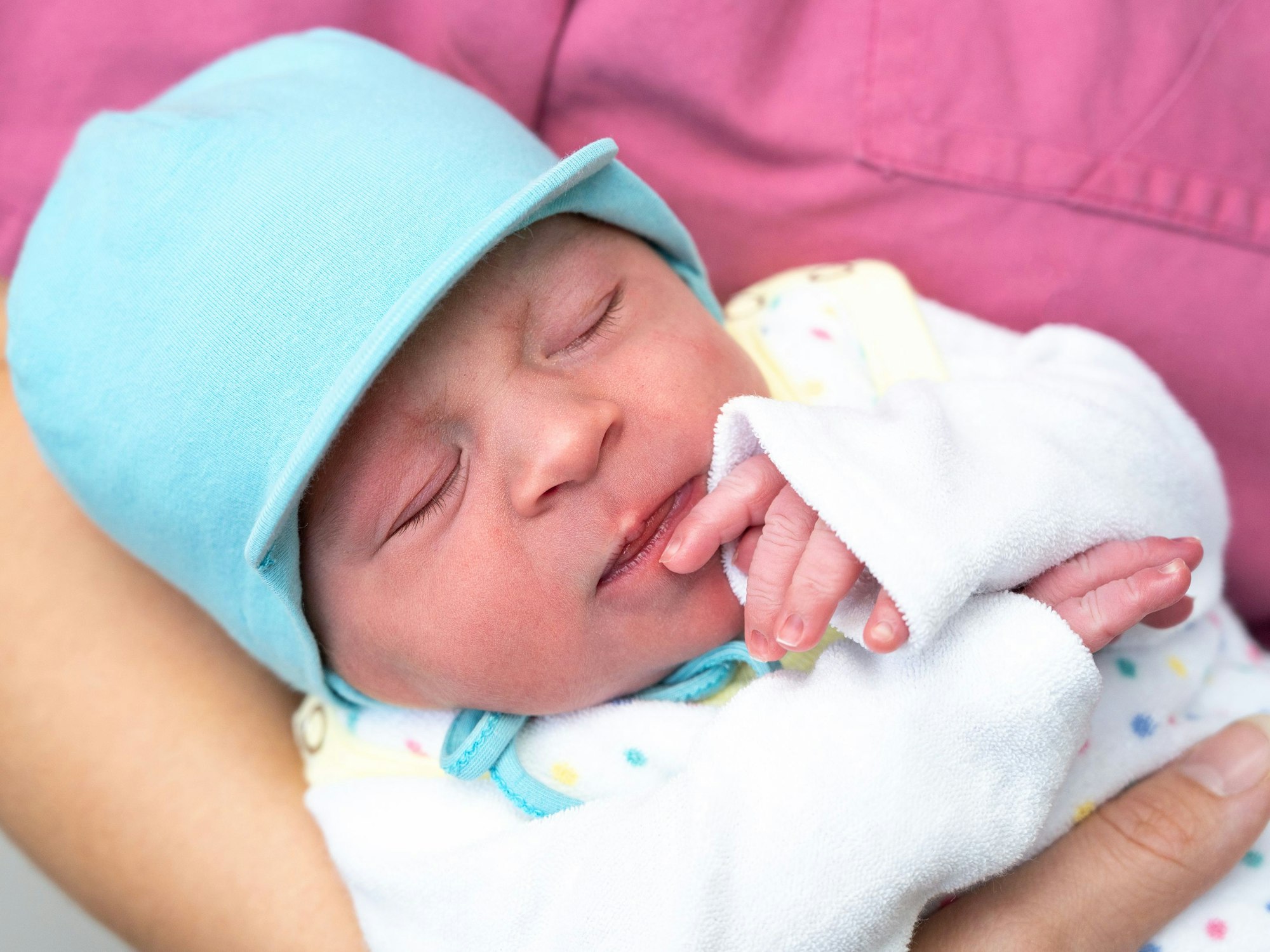 Glückwunsch und herzlich Willkommen! Baby Liam ist am 22.2.2022 um 2.22 Uhr an der Universitätsmedizin Halle zur Welt gekommen.