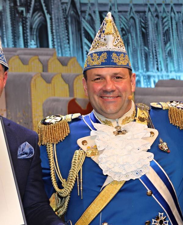 Deiters-Inhaber Herbert Geiss (l.) mit Björn Griesemann, Präsident der Blauen Funken.