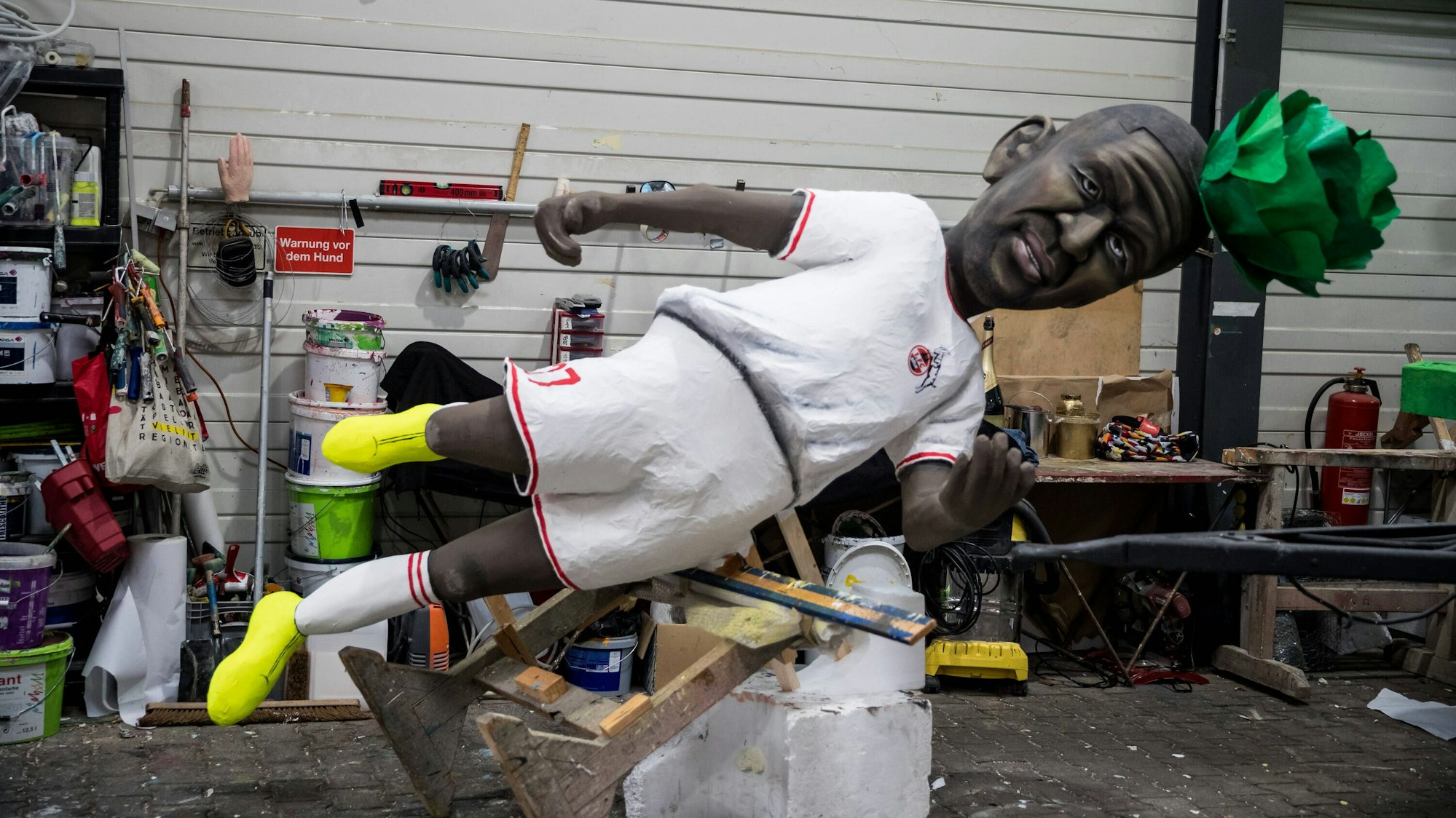 Anthony Modeste als Zoch-Figur für Rosenmontag.