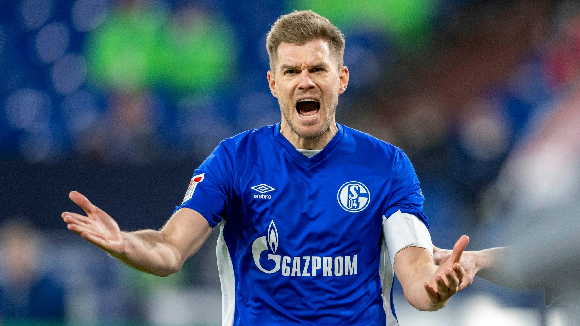 Simon Terodde gestikuliert im Spiel