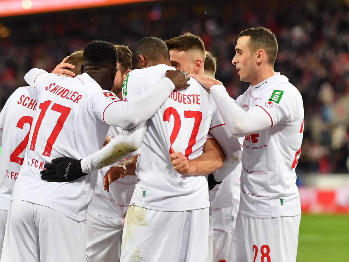 Anthony Modeste vom 1. FC Köln feiert nach einem Treffer gegen Eintracht Frankfurt.