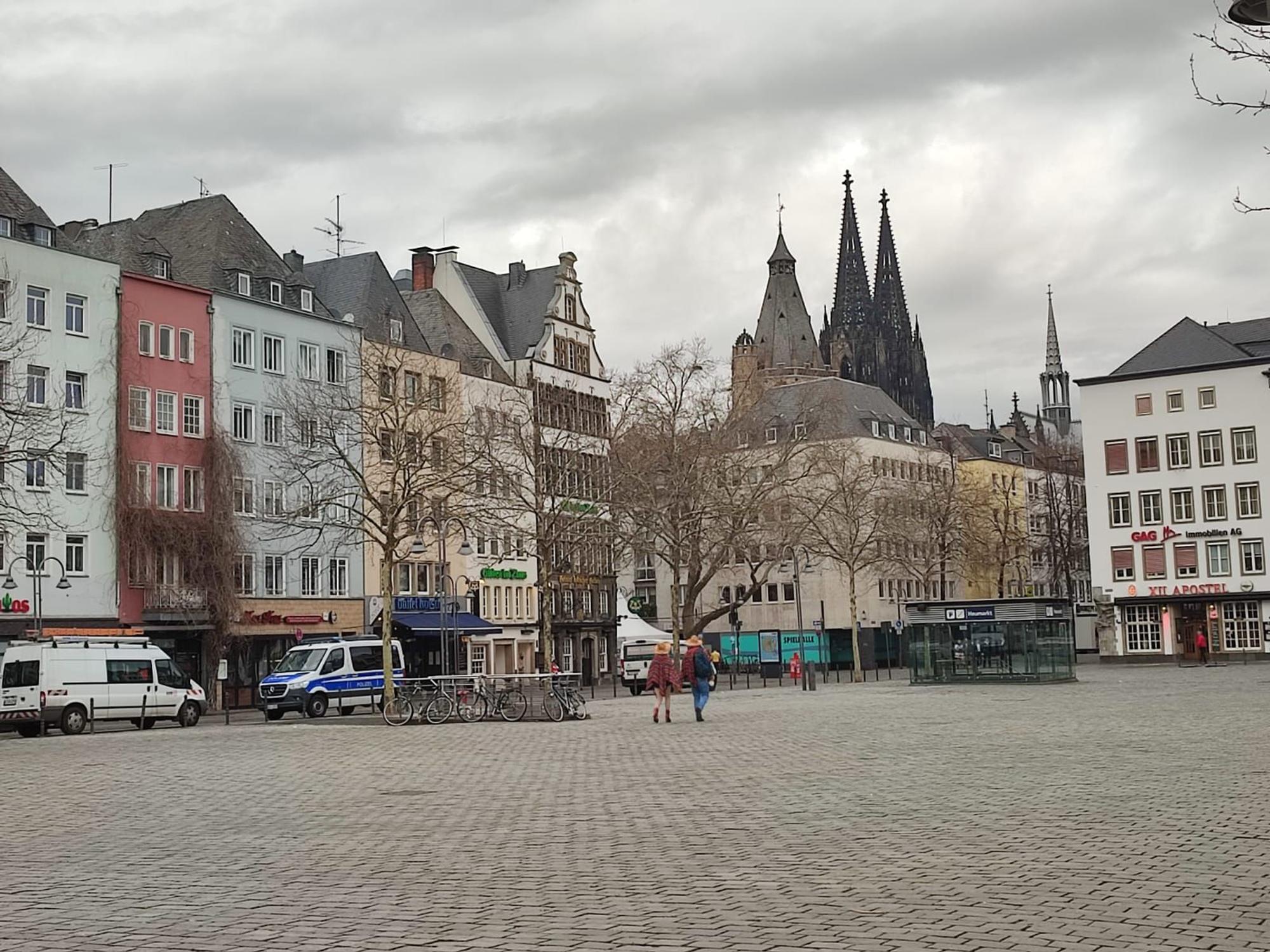 Leerer Heumarkt in Köln.