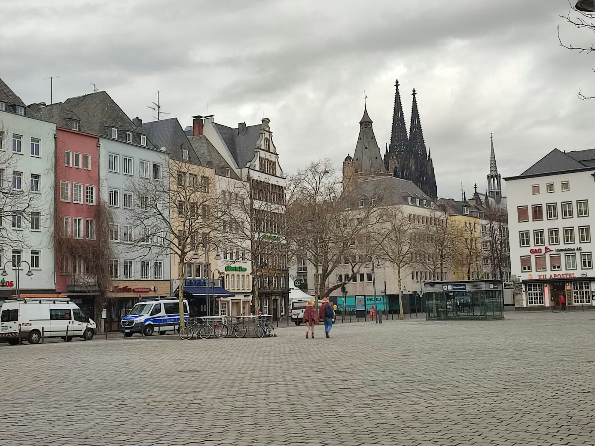Leerer Heumarkt in Köln.