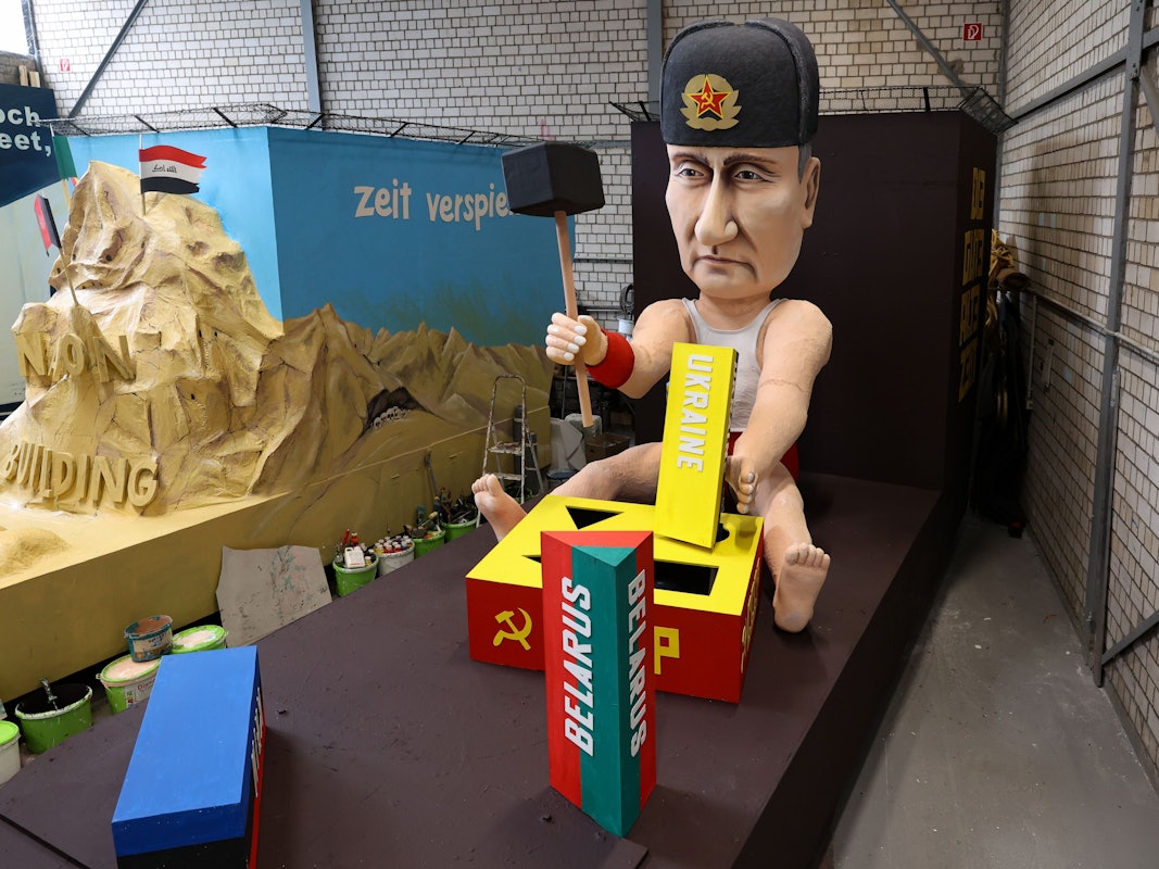 Persiflagewagen mit Wladimir Putin für den Kölner Karnevalszug.