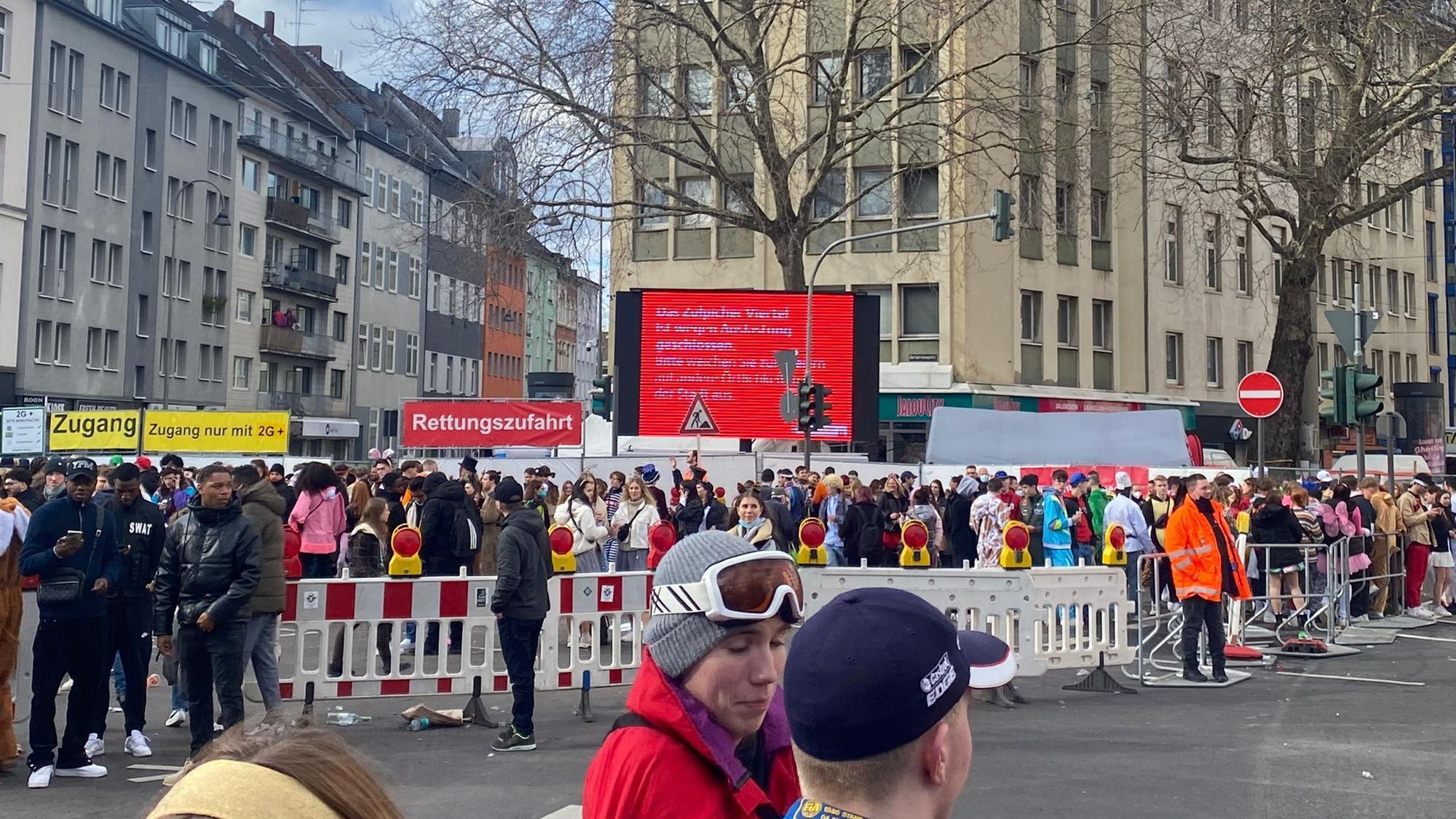 Das Zülpicher Viertel ist an Weiberfastnacht wegen Überfüllung geschlossen.