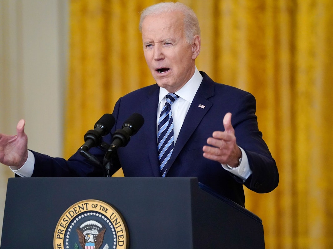 Neben den Sanktionen gegen das russische Finanzsystem verkündete Joe Biden am Donnerstag, 24. Februar 2022, weitere Streitkräfte nach Europa zu verlegen.