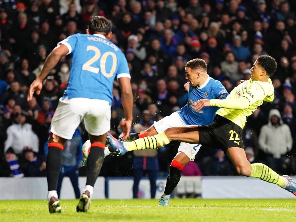 James Tavernier kommt zum Schuss, Jude Bellingham kann den Abschluss nicht mehr verhindern.
