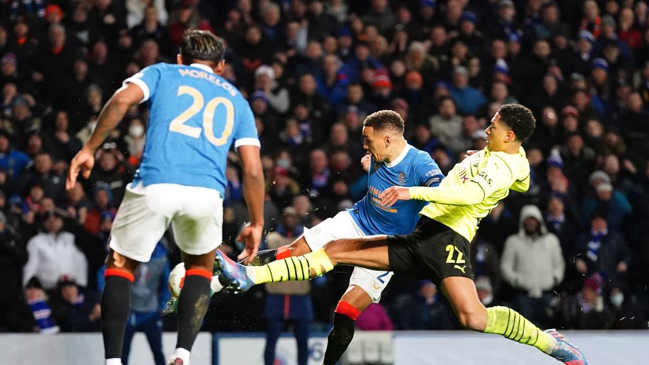 James Tavernier kommt zum Schuss, Jude Bellingham kann den Abschluss nicht mehr verhindern.