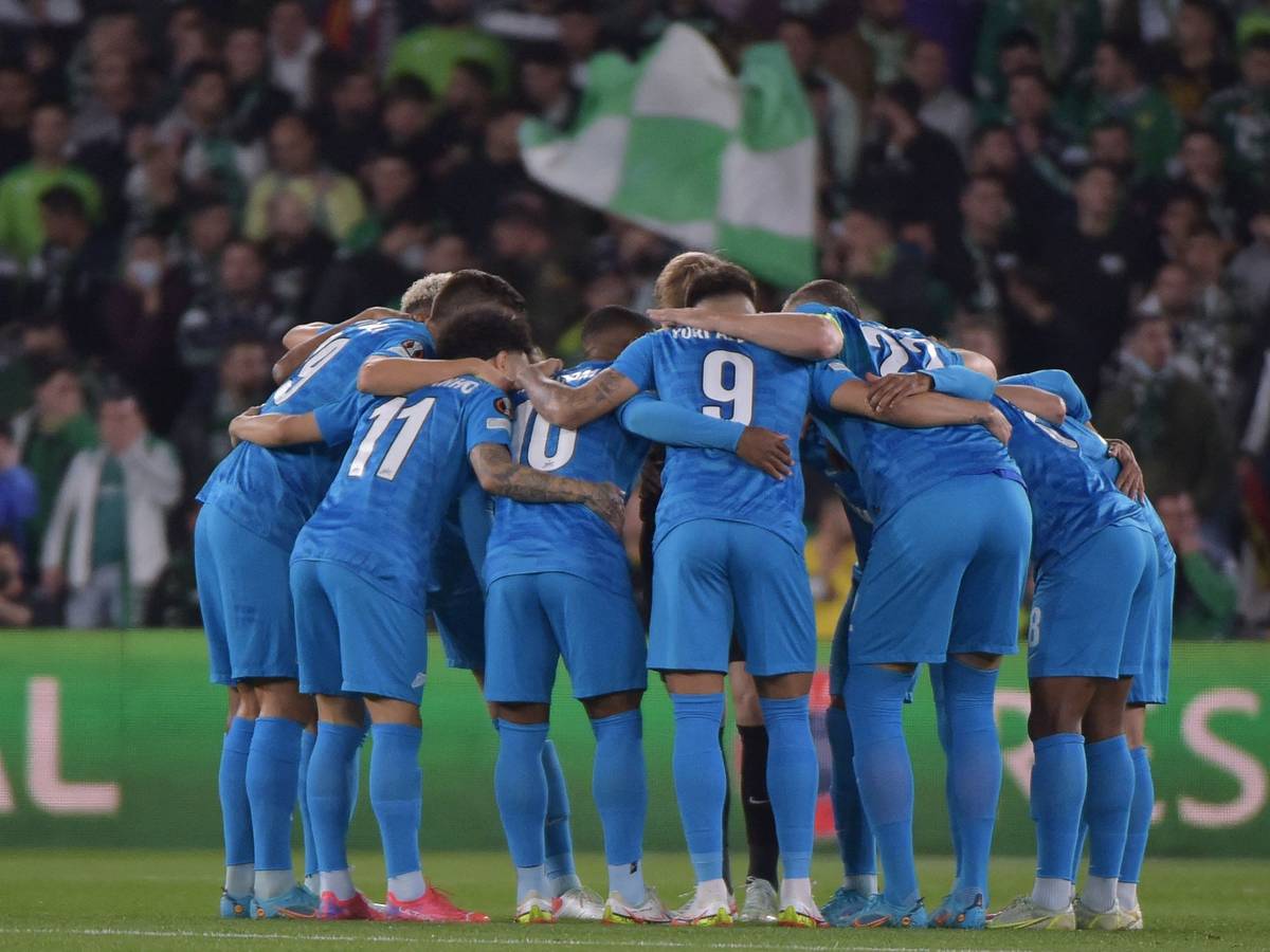 Die Mannschaft von Zenit St. Petersburg vor dem Spiel der Europa League bei Real Betis Sevilla.