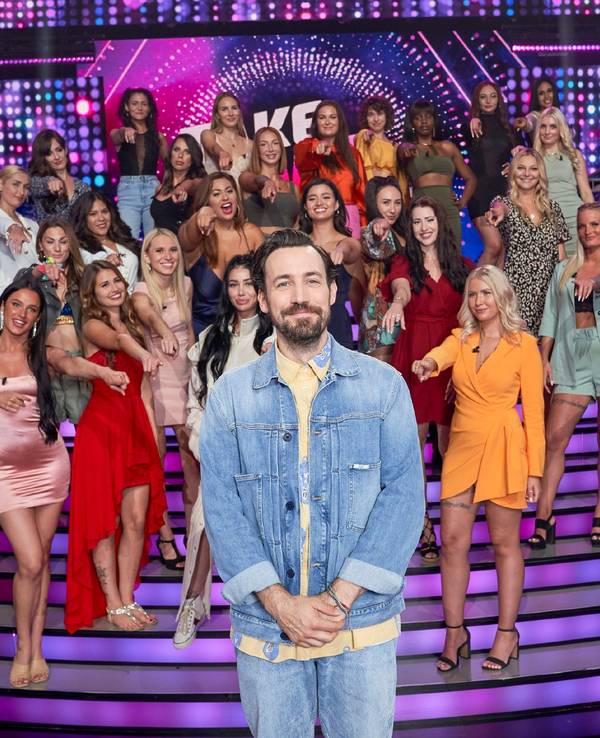 Moderator Jan Köppen in der neuen Staffel „Take Me Out“. In der Folge vom 26. Februar brach eine Kandidatin ihr Date vorzeitig ab.