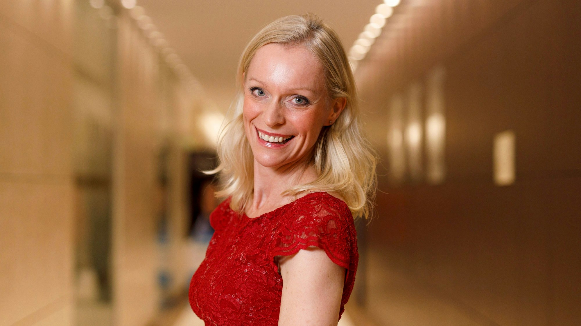 Valeska Homburg lächelt in die Kamera