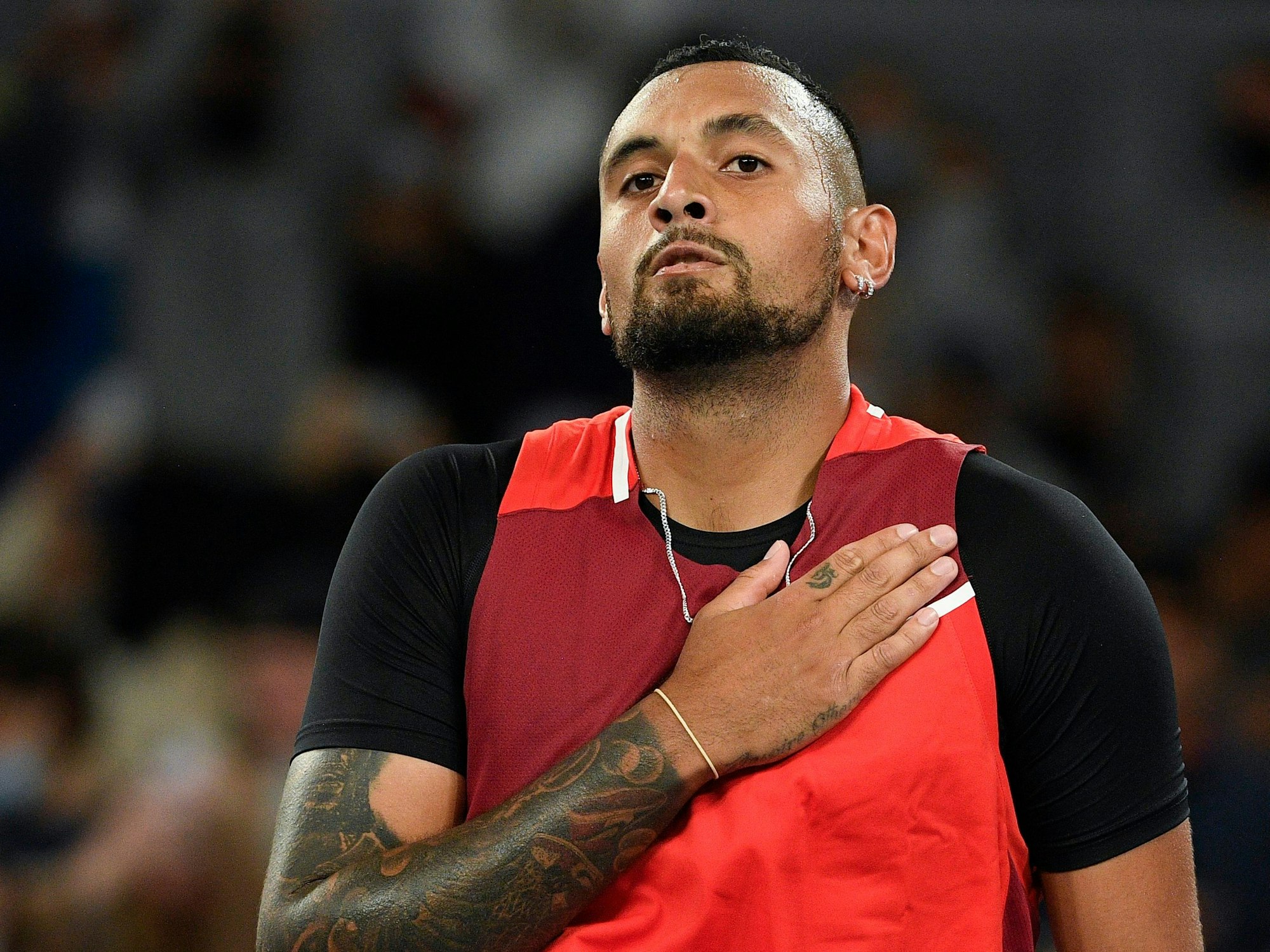 Nick Kyrgios legt die rechte Hand auf sein Herz. Er hat seine Depressionen überwunden.