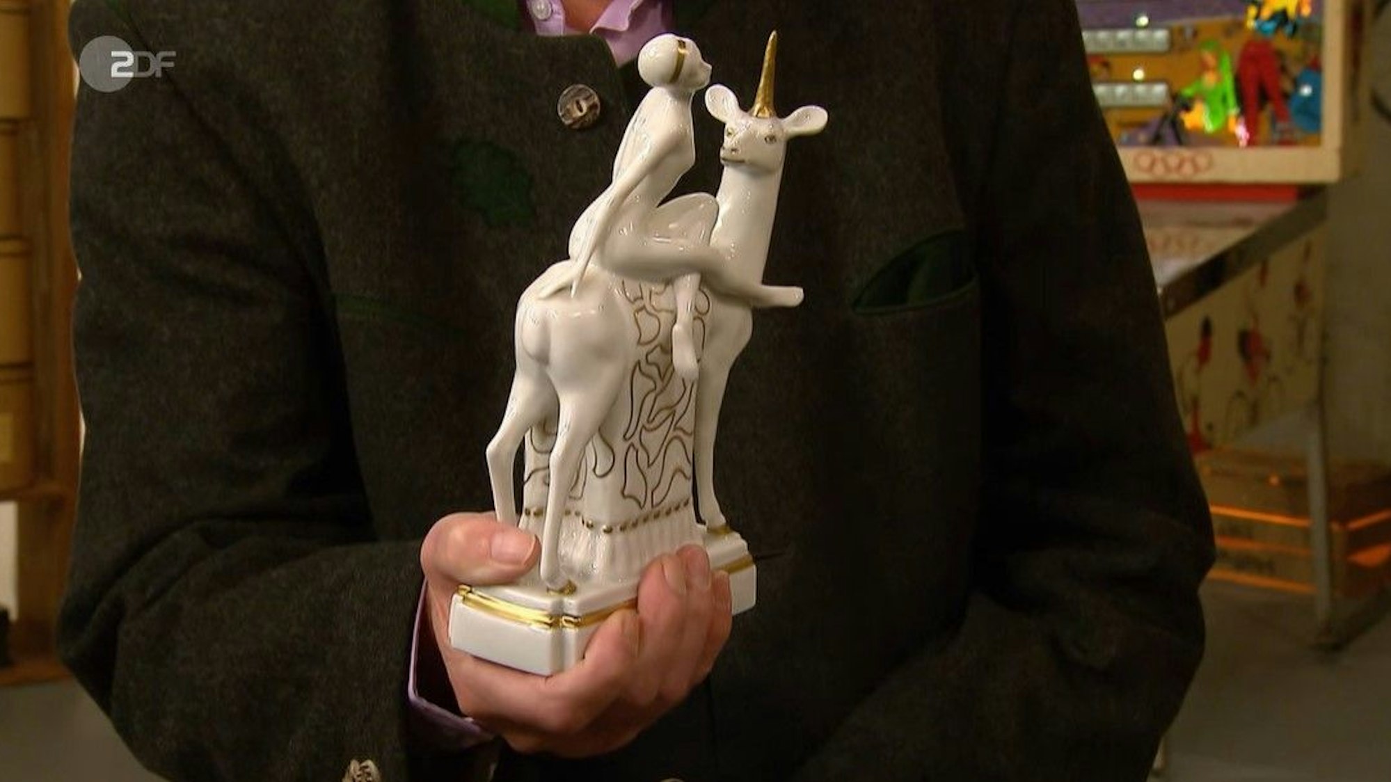 Eine Märchen-Figur bei „Bares für Rares“. Albert Maier schätzte ihren Wert weit unter dem Wunschpreis der Verkäufer.