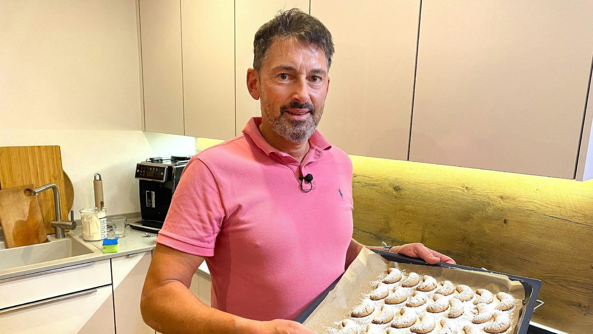 Das perfekte Dinner (25.2.2022) VOX
Gastgeber Jürgen
Foto: RTL / ITV Studios