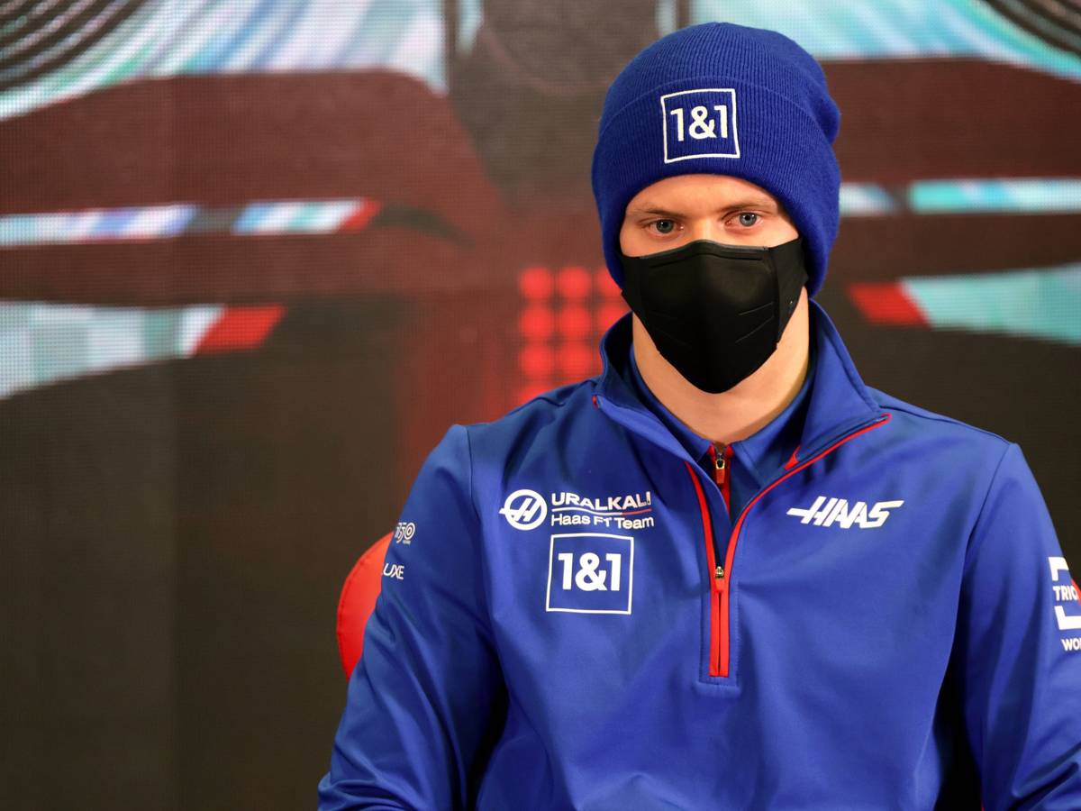 Mick Schumacher bei der Pressekonferenz in Barcelona