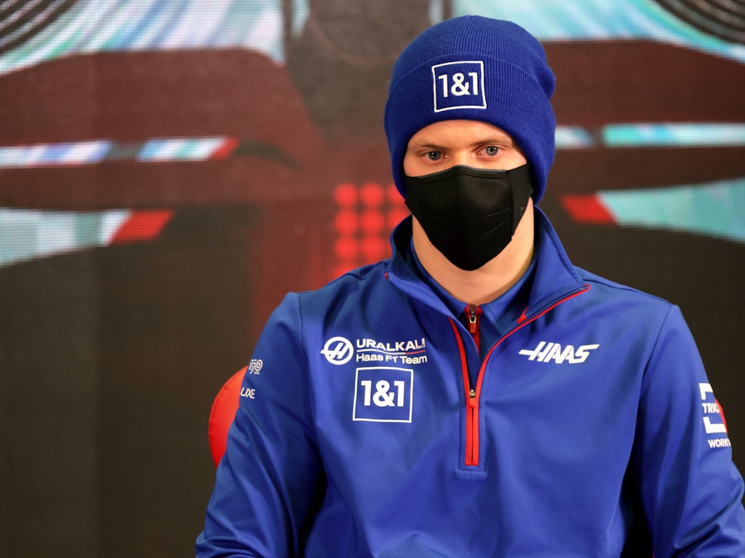 Mick Schumacher bei der Pressekonferenz in Barcelona