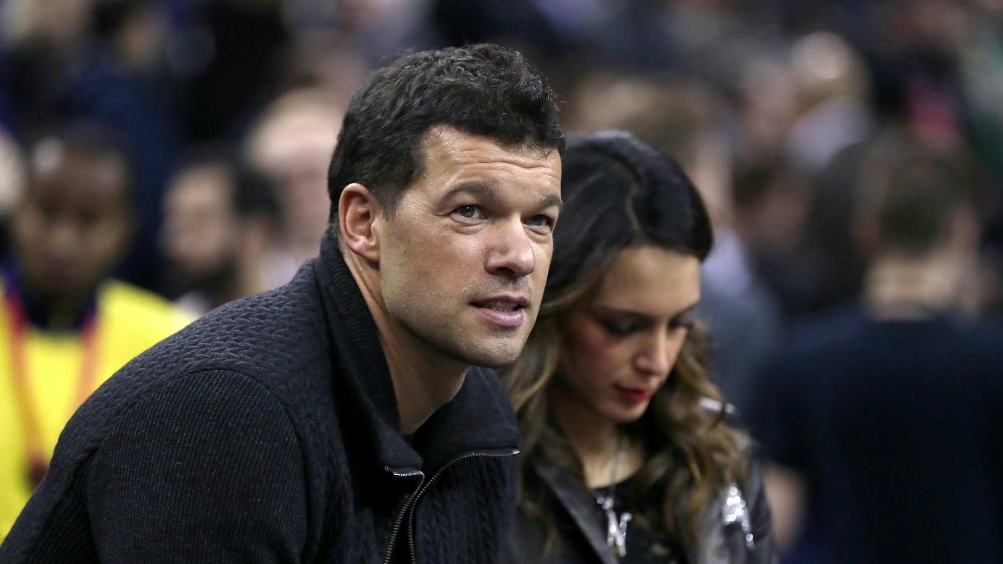 Michael Ballack sitzt auf der Tribüne