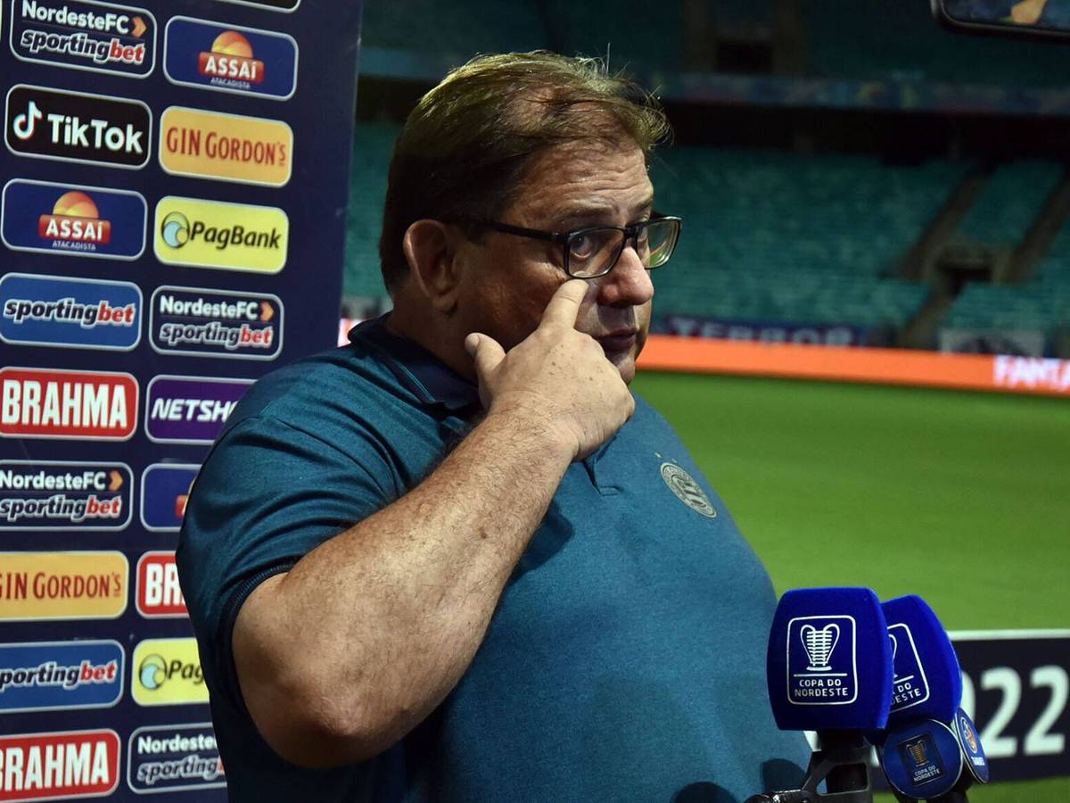 Bahia-Trainer Guto Ferreira im TV-Interview.