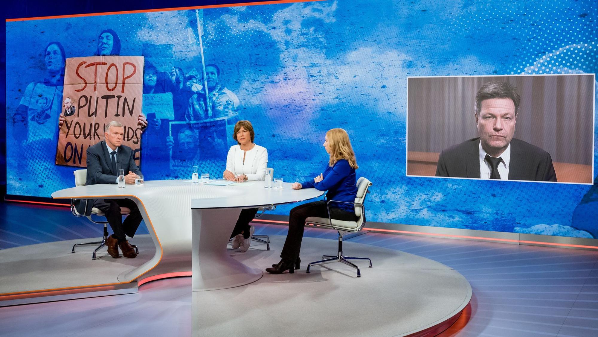 Von links: Erich Vad, Maybrit Illner Melanie Amann,
Schalte: Robert Habeck