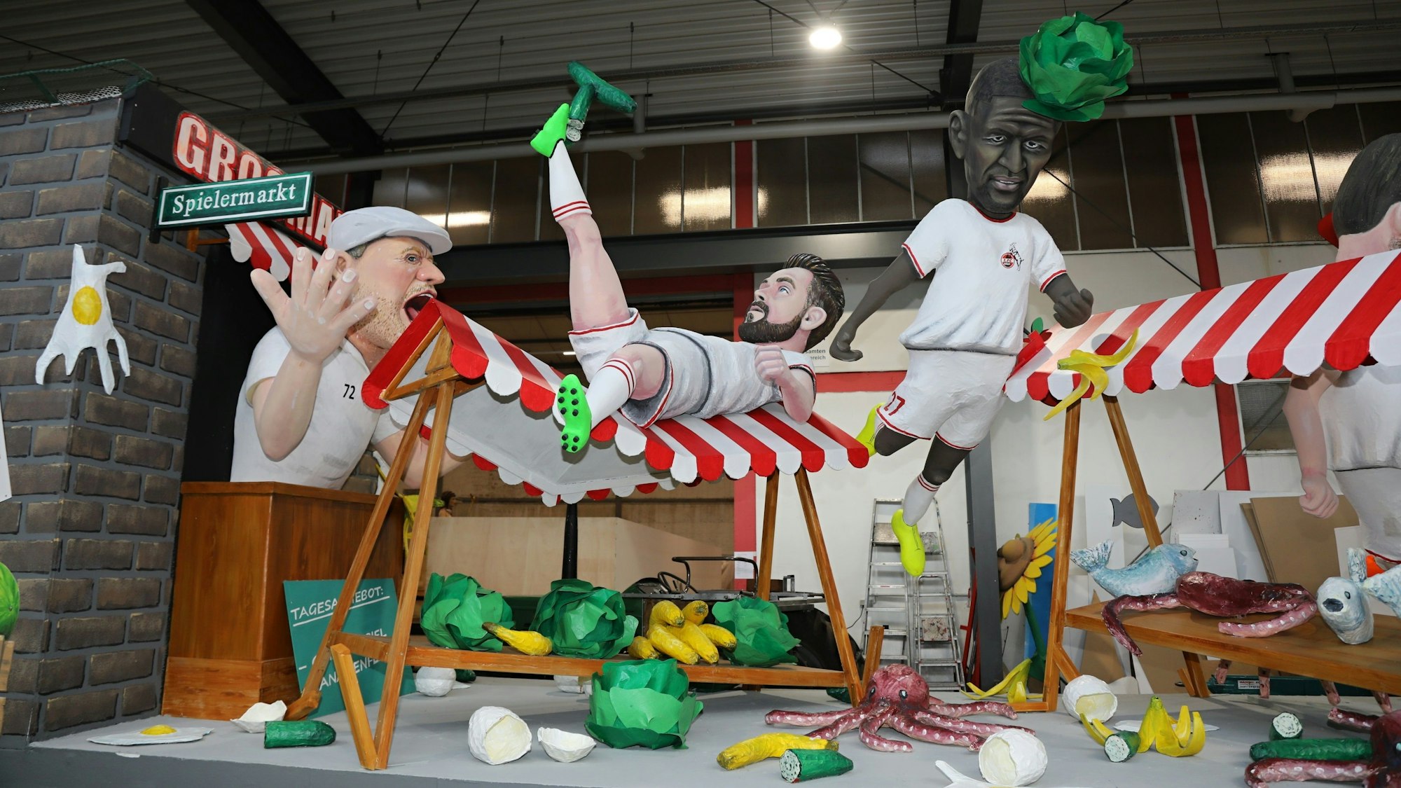 Der FC-Persiflagewagen für den Kölner Karneval 2022