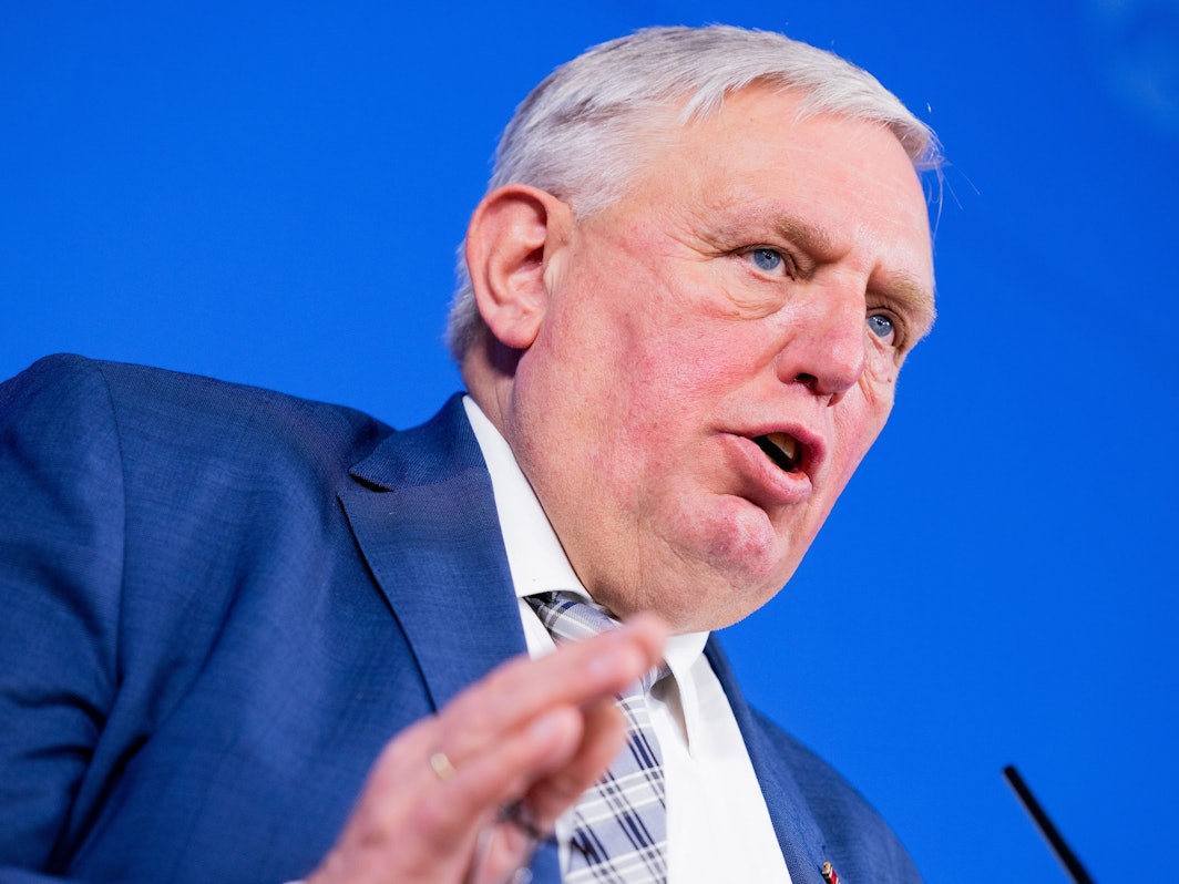 Karl-Josef Laumann (CDU), Gesundheitsminister von Nordrhein-Westfalen, äußert sich in der Staatskanzlei zur Anpassung der Corona-Schutzverordnung. +++ dpa-Bildfunk +++