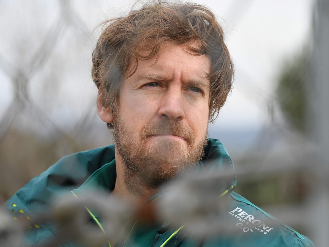 Aston Martins Sebastian Vettel am Circuit de Barcelona-Catalunya in Montmelo.