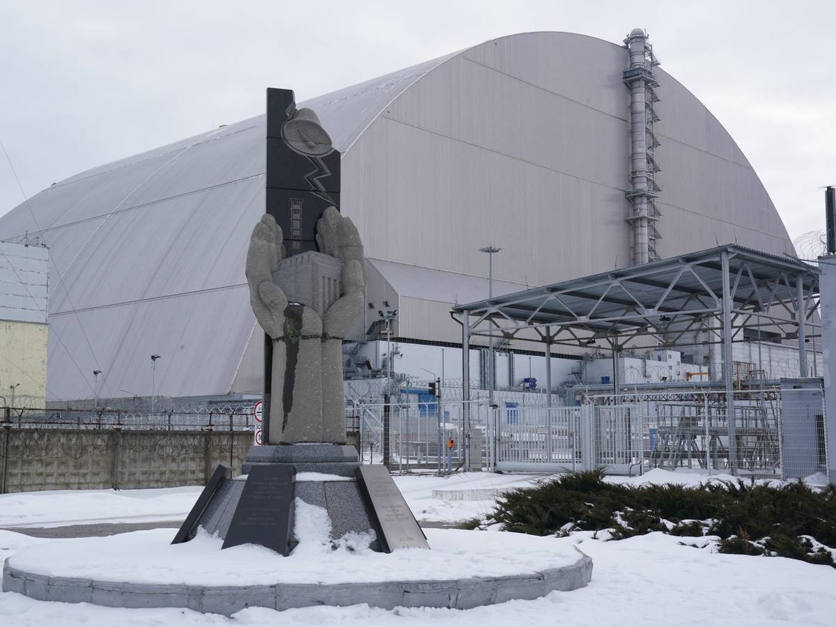 Nach der Eroberung des früheren Atomkraftwerks Tschernobyl in der Ukraine herrscht nun Uneinigkeit über die Strahlenwerte. Das Foto zeigt die Abdeckung des beschädigten Reaktors am 6. Februar 2022.