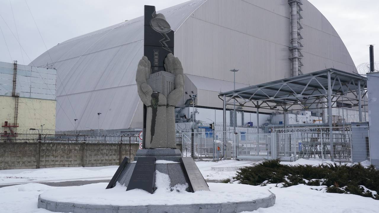 Nach der Eroberung des früheren Atomkraftwerks Tschernobyl in der Ukraine herrscht nun Uneinigkeit über die Strahlenwerte. Das Foto zeigt die Abdeckung des beschädigten Reaktors am 6. Februar 2022.