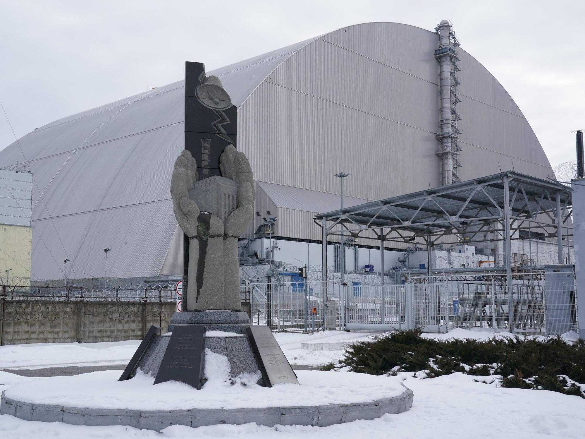 Nach der Eroberung des früheren Atomkraftwerks Tschernobyl in der Ukraine herrscht nun Uneinigkeit über die Strahlenwerte. Das Foto zeigt die Abdeckung des beschädigten Reaktors am 6. Februar 2022.