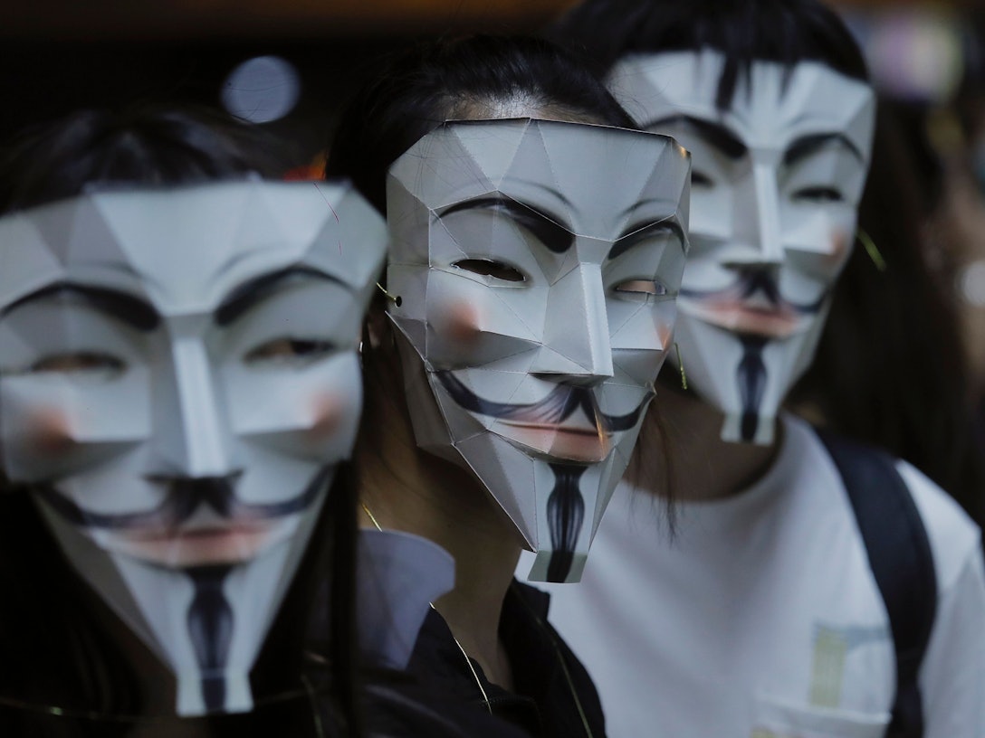 Die Hacker der Anonymous-Gruppe ziehen gegen Putin in den Krieg. Die Guy-Fawkes-Masken (hier am 19.10.2019 in Hongkong) sind typisch für die Hacker.