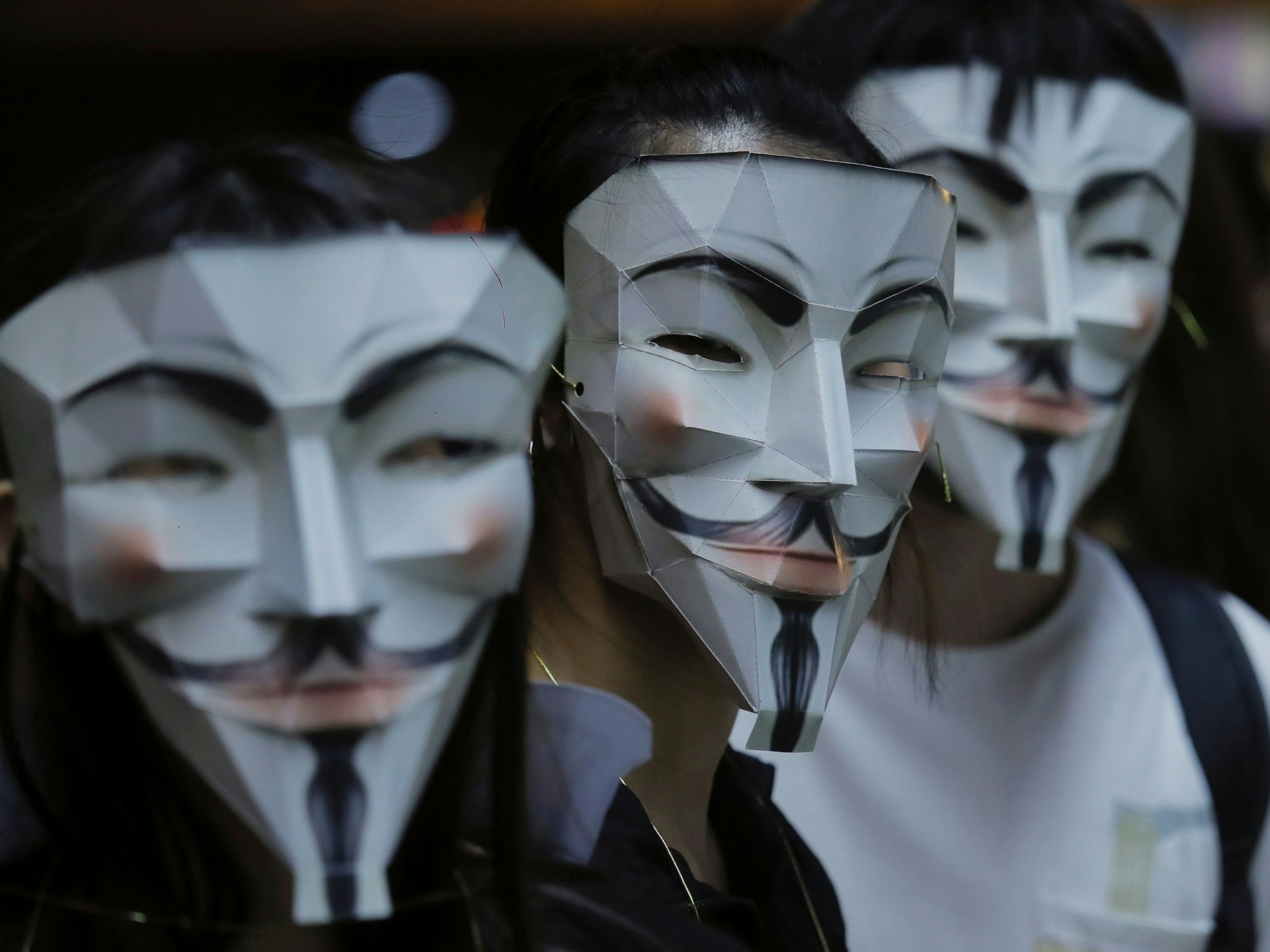 Die Hacker der Anonymous-Gruppe ziehen gegen Putin in den Krieg. Die Guy-Fawkes-Masken (hier am 19.10.2019 in Hongkong) sind typisch für die Hacker.