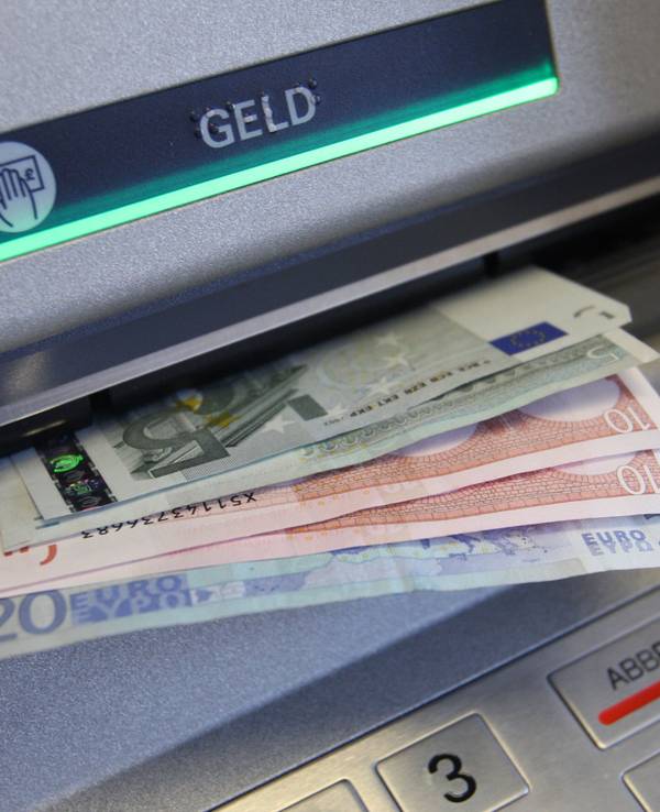 Die DKB ändert das Kartensystem (hier ein Symbolfoto vom 7. Januar 2010). 4,8 Millionen Kunden sind davon betroffen.