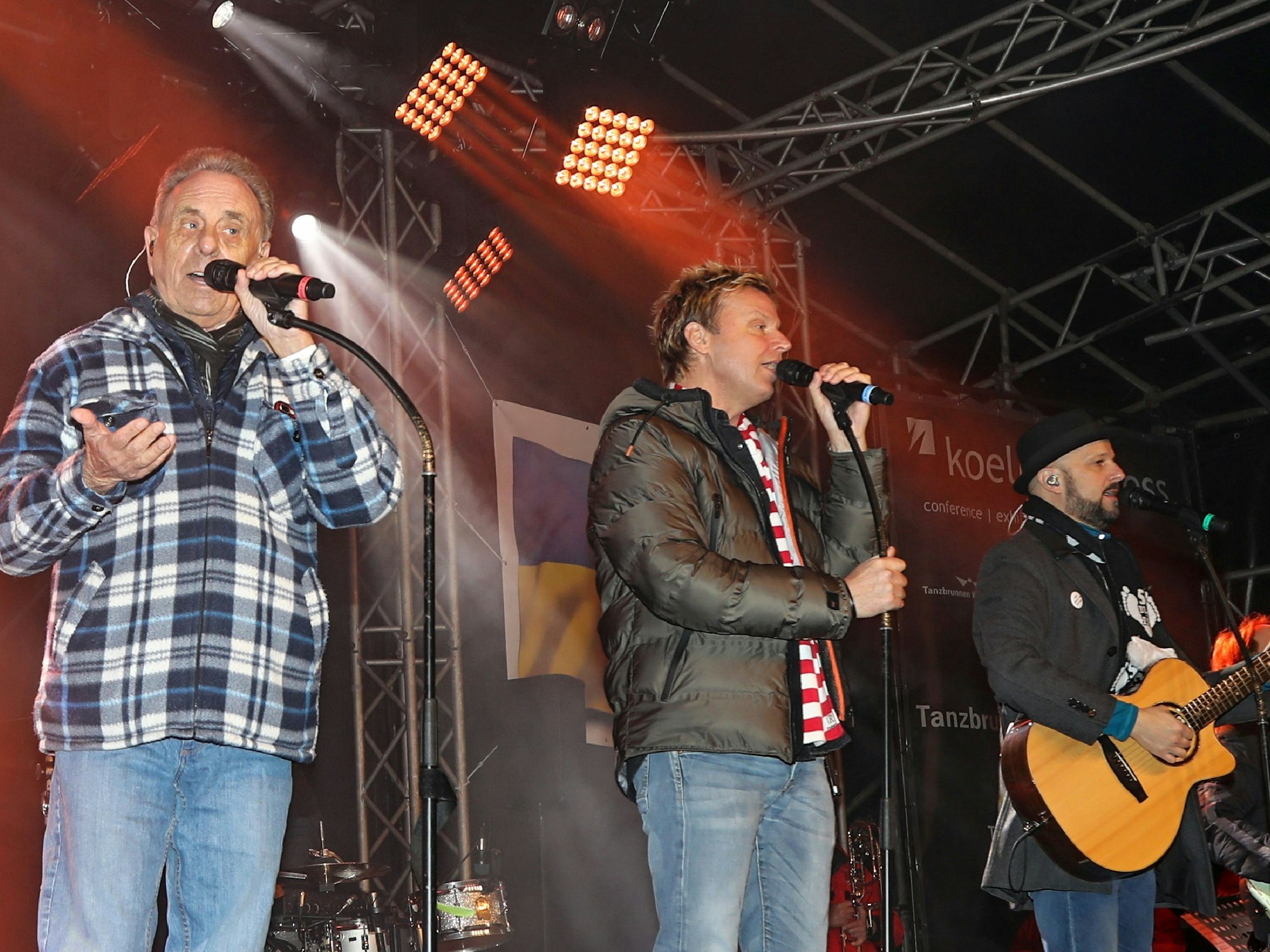 Die Bläck Fööss bei ihrem Auftritt beim Sternmarsch im Tanzbrunnen.
