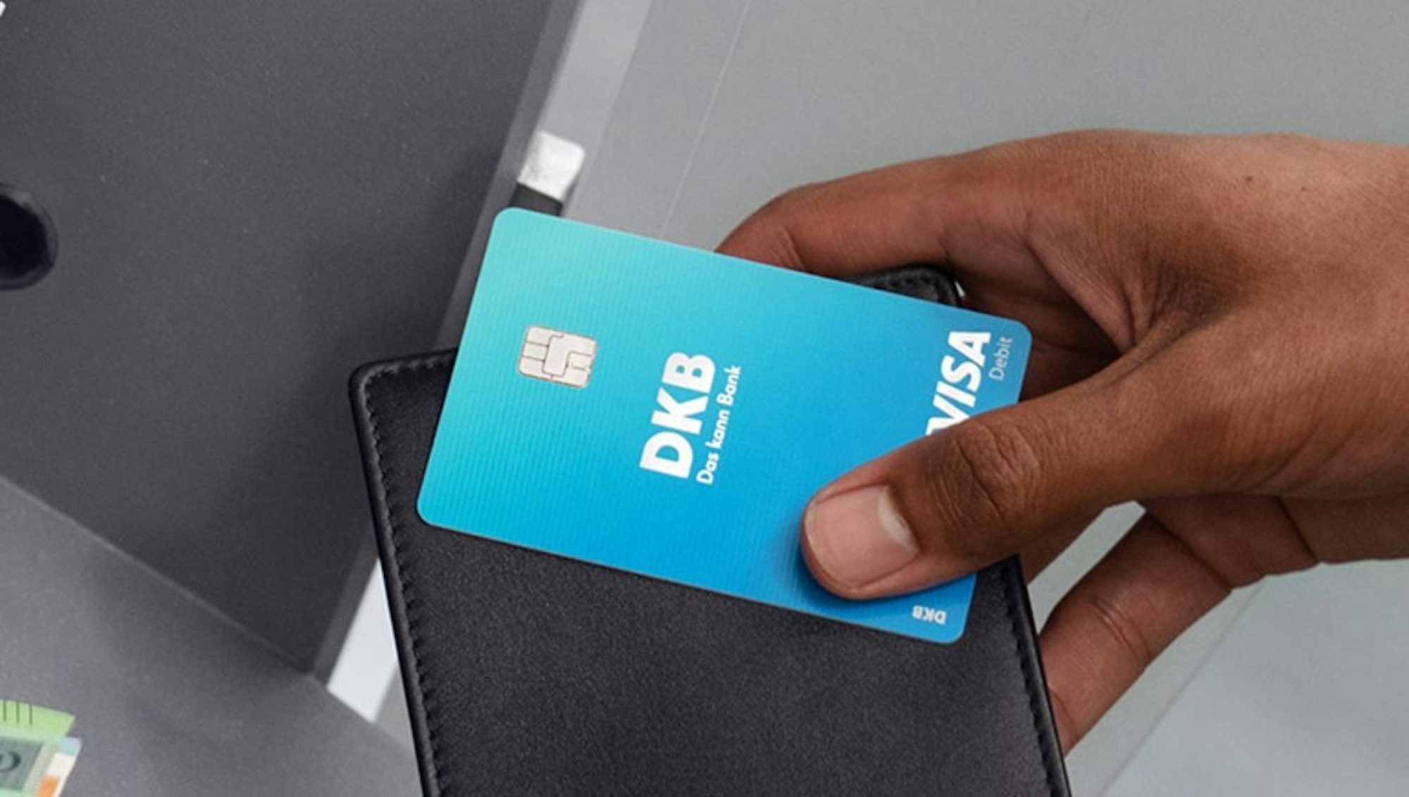 So sieht die neue DKB-Debit-Karte aus. Sie soll die Kreditkarte und die Girocard vereinen und ablösen.