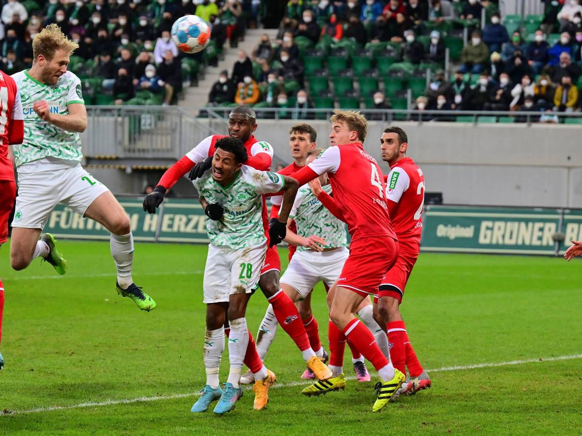 Sebastian Griesbeck erzielt den Ausgleich zum 1:1 im Spiel gegen den 1. FC Köln (26. Februar 2022)