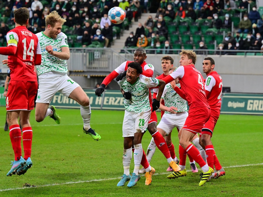 Sebastian Griesbeck erzielt den Ausgleich zum 1:1 im Spiel gegen den 1. FC Köln (26. Februar 2022)