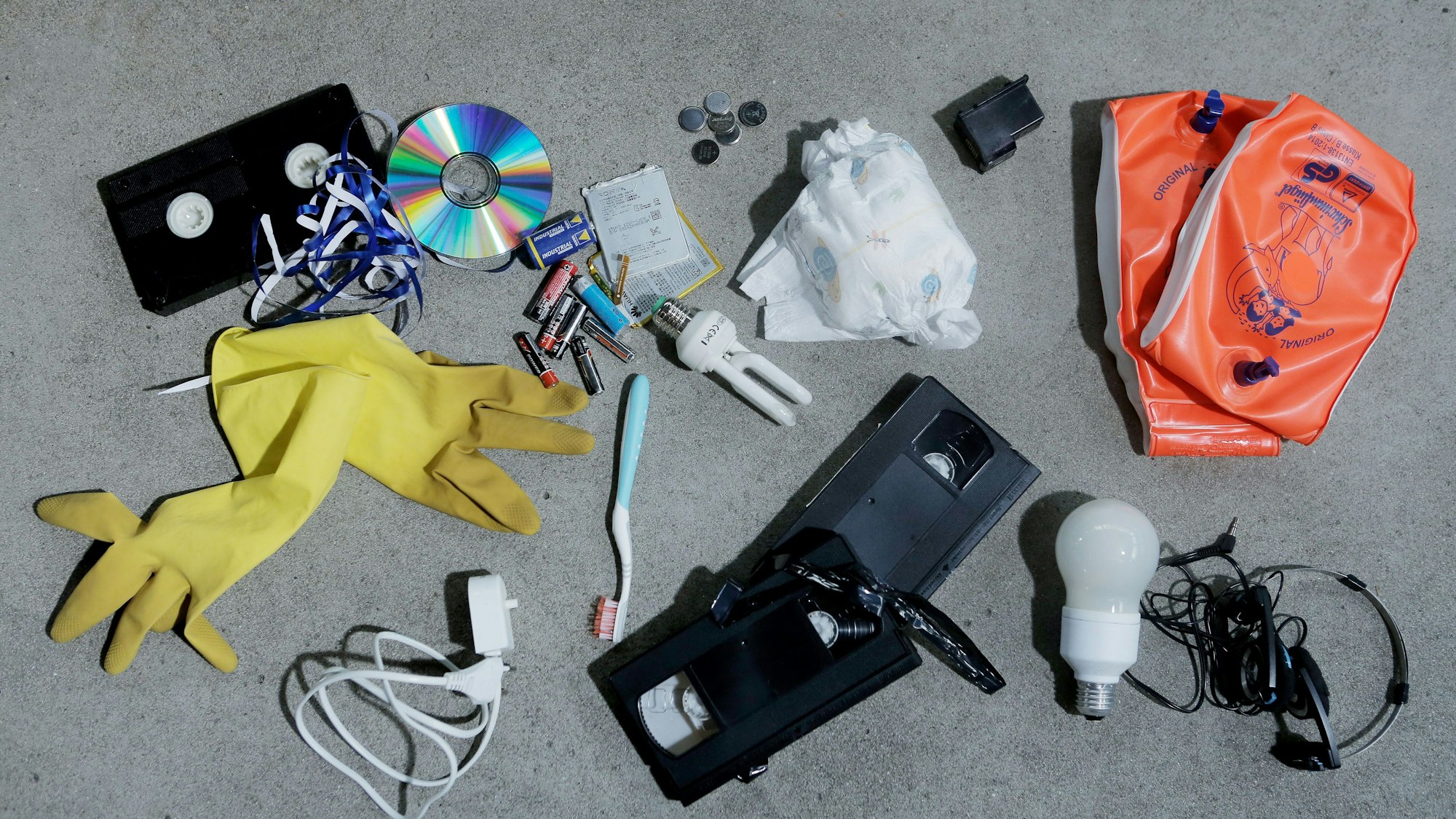 Abfälle wie diese gehören nicht in die Gelbe Tonne oder den Gelben Sack.