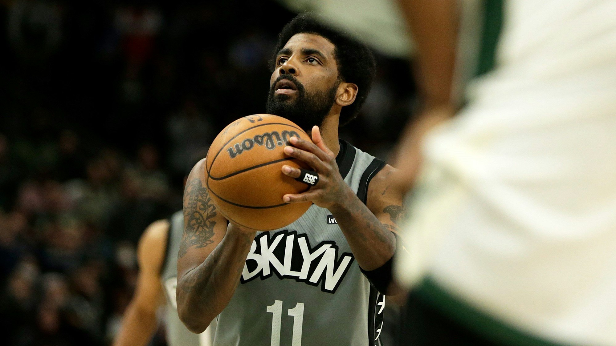 Basketbbal-Star Kyrie Irving in Aktion.