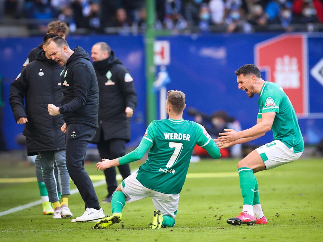 Bremens Marvin Ducksch (M) feiert sein Tor zum 1:3.