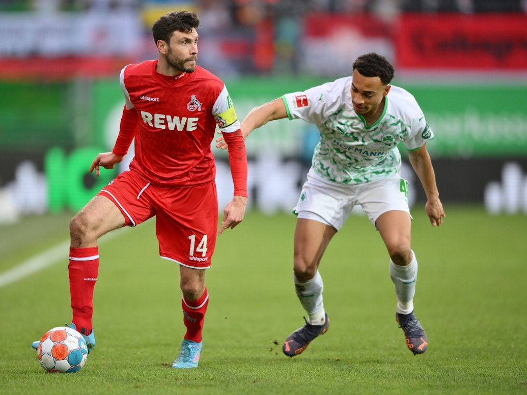 Jonas Hector im Zweikampf mit Fürths Jamie Leweling
