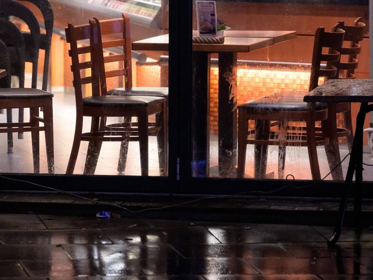 Ein Restaurant hat Russen den Zugang verwehrt. Auf Twitter und Facebook wurde das Vorgehen scharf kritisiert. Unser undatiertes Symbolfoto zeigt Stühle in einer Bäckerei – das Foto steht in keinem Zusammenhang mit dem aktuellen Fall in Baden-Württemberg.