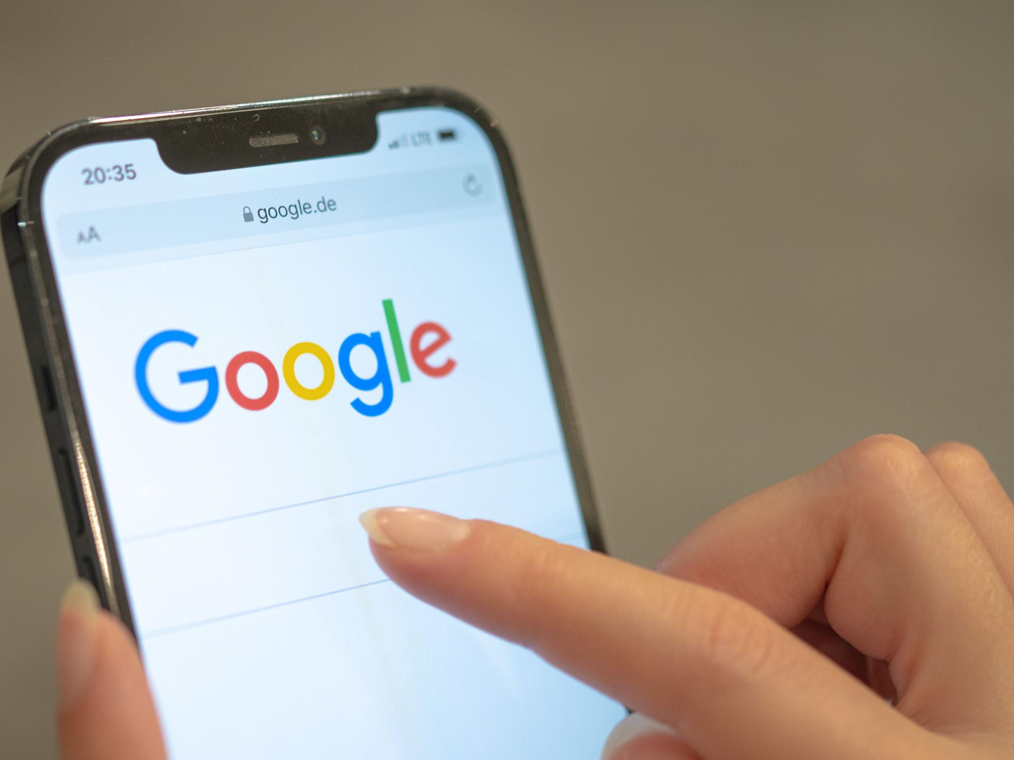 Auf der Seite der Ukraine: Google setzt finanzielle Nutzung seiner Plattformen für russische Staatsmedien aus. Unser Symbolbild wurde 2021 gemacht.