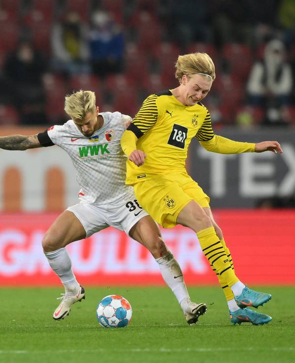 Niklas Dorsch im Zweikampf mit Julian Brandt