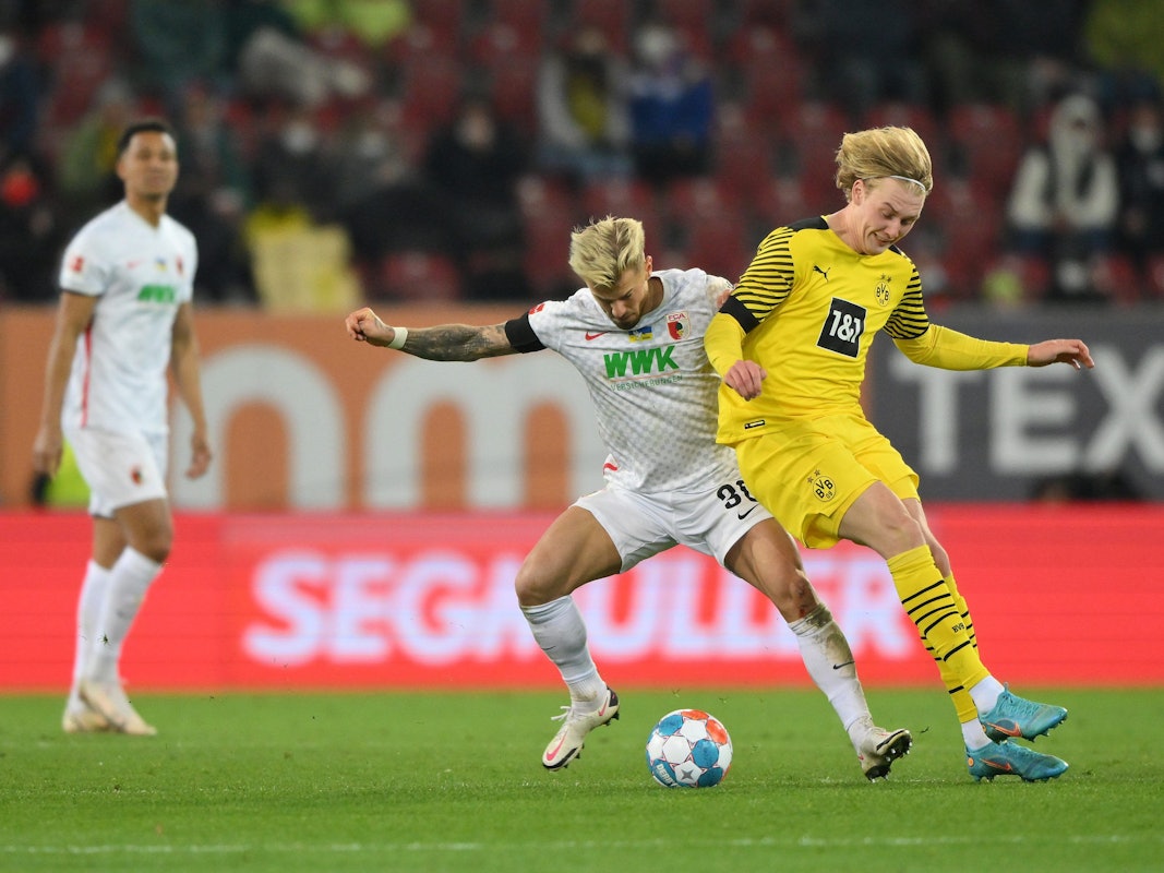 Niklas Dorsch im Zweikampf mit Julian Brandt
