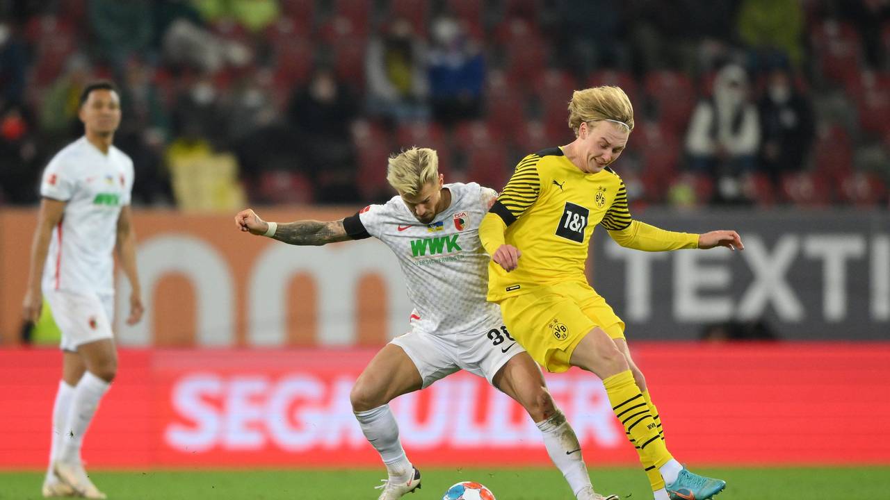 Niklas Dorsch im Zweikampf mit Julian Brandt