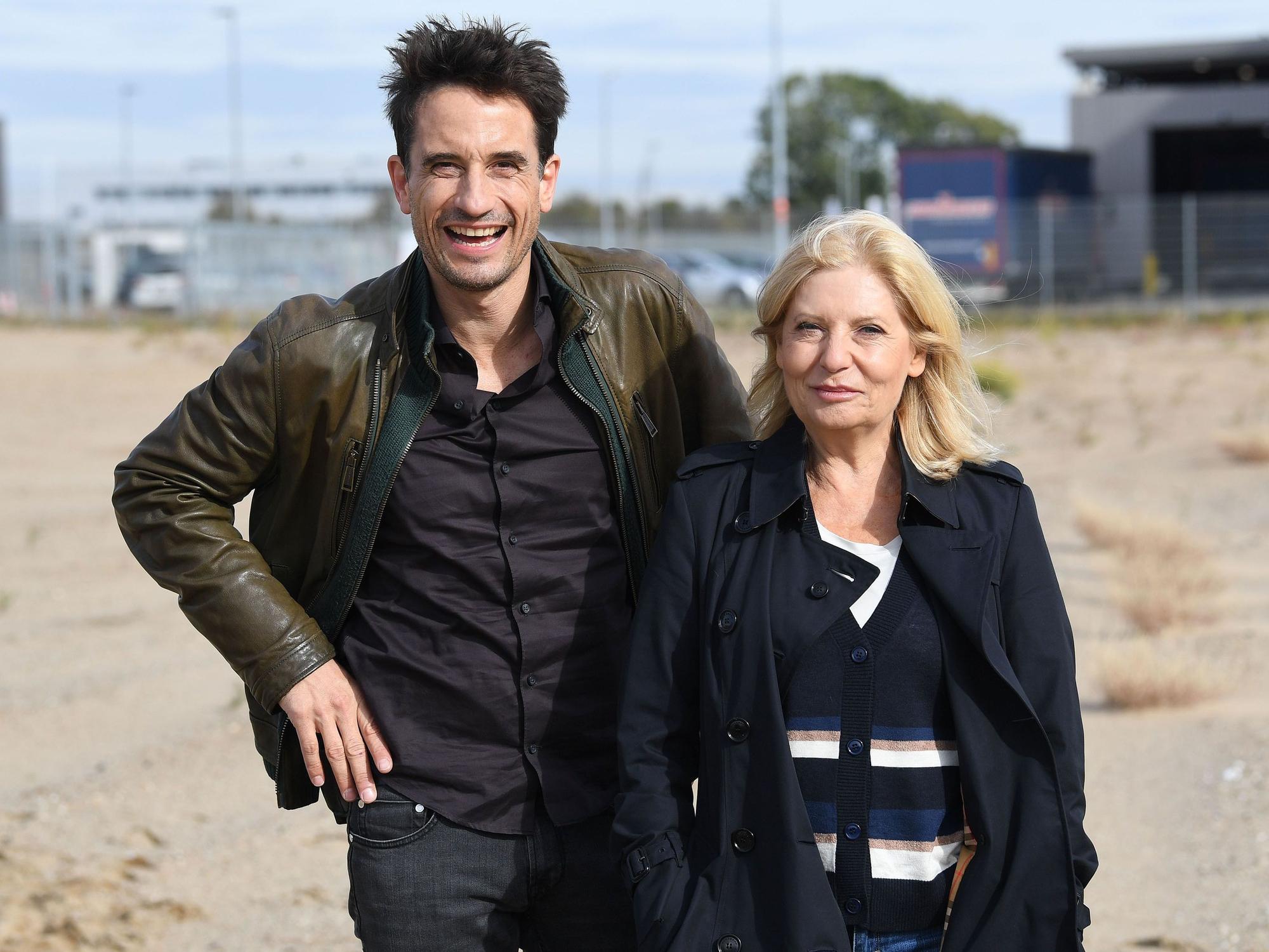 Schauspieler Oliver Mommsen, als Hauptkommissar Nils Stedefreund und Schauspielerin Sabine Postel, als Hauptkommissarin Inga Lürsen bei einem Pressetermin am Rande der Dreharbeiten eines Bremer „Tatorts“.