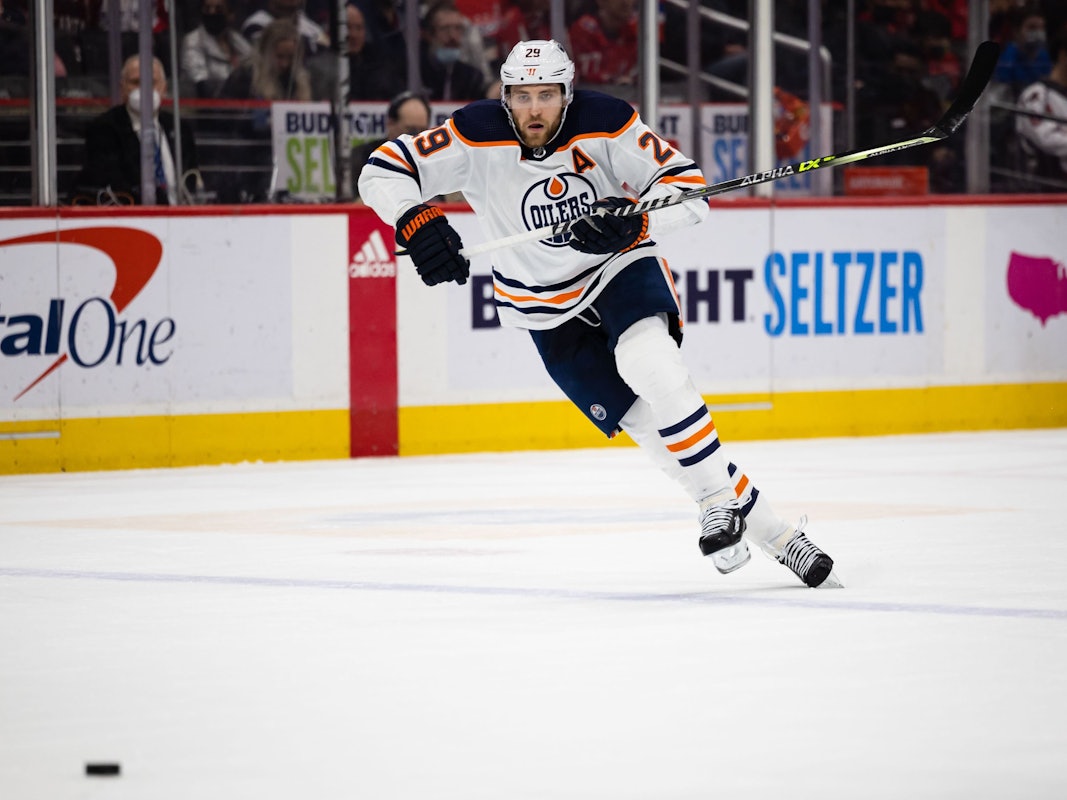 Eishockey-Profi Leon Draisaitl in Aktion.