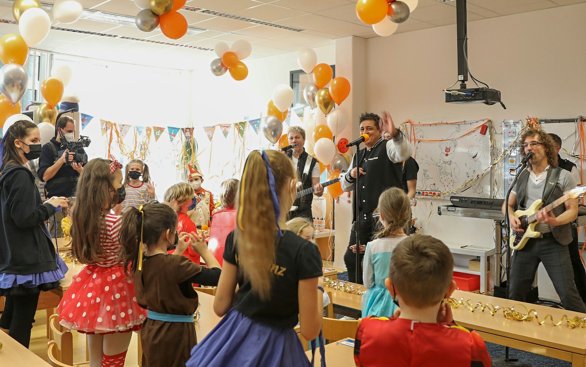 Domstürmer singen vor Kindern