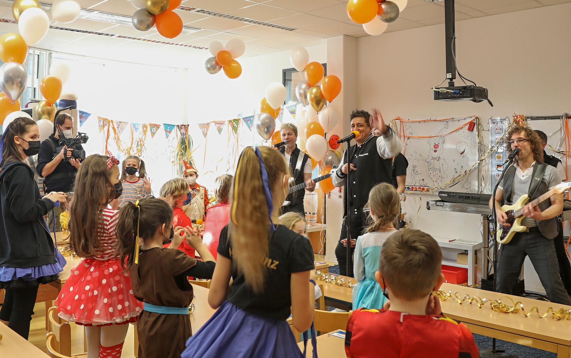 Domstürmer singen vor Kindern
