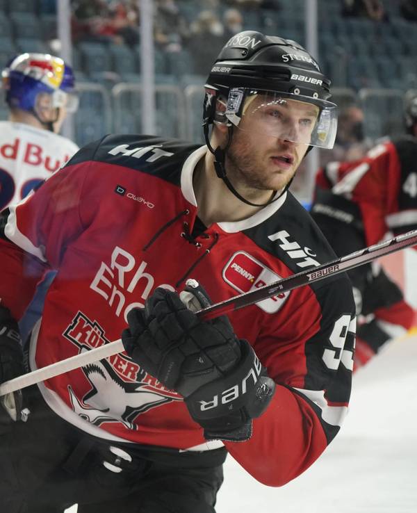 Sebastian Uvira (Kölner Haie) fährt übers Eis.
